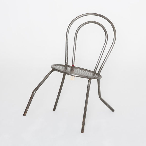 Chaise rebelle
