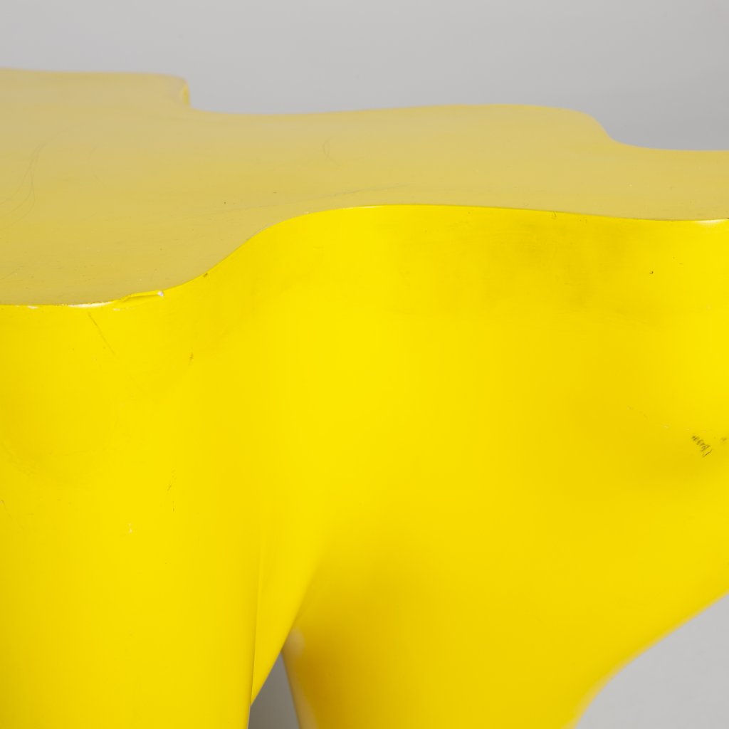 823