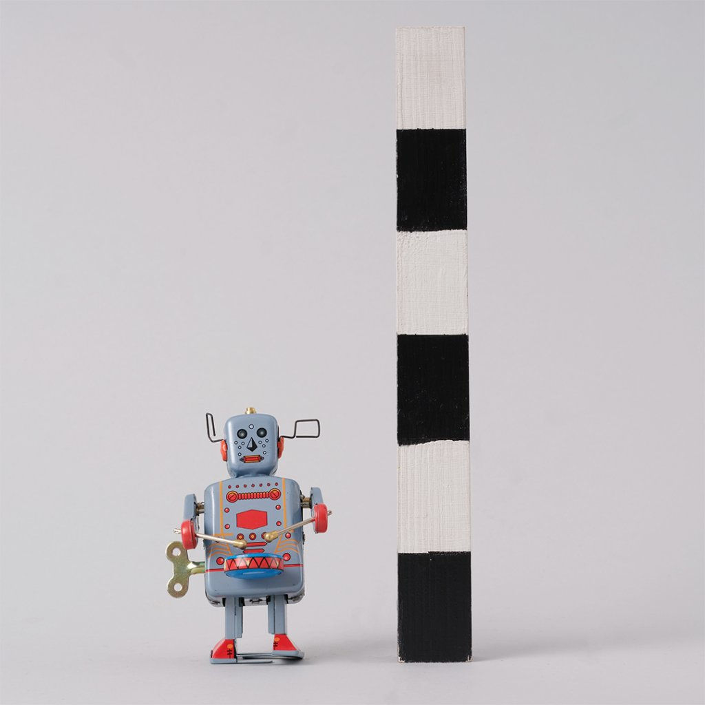 6304