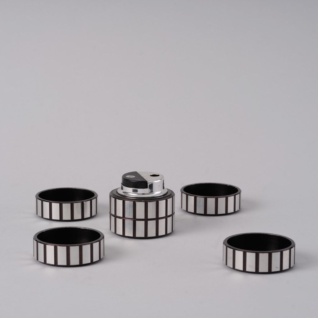 briquet et cendrier de table
