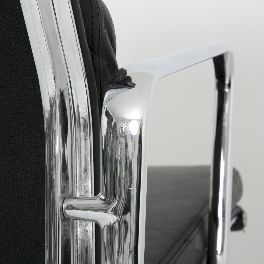 Soft Pad Chairs EA 219