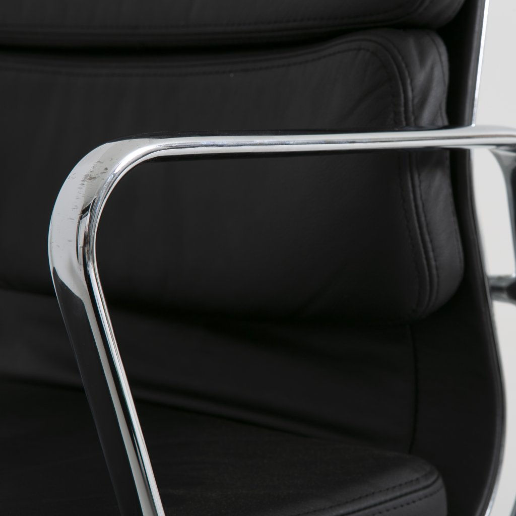 Soft Pad Chairs EA 219
