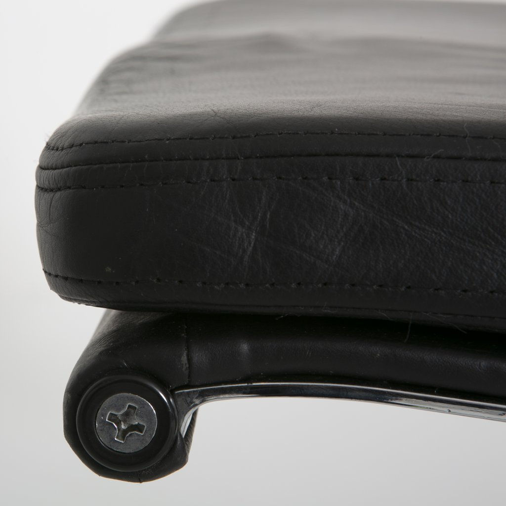 Soft Pad Chairs EA 219