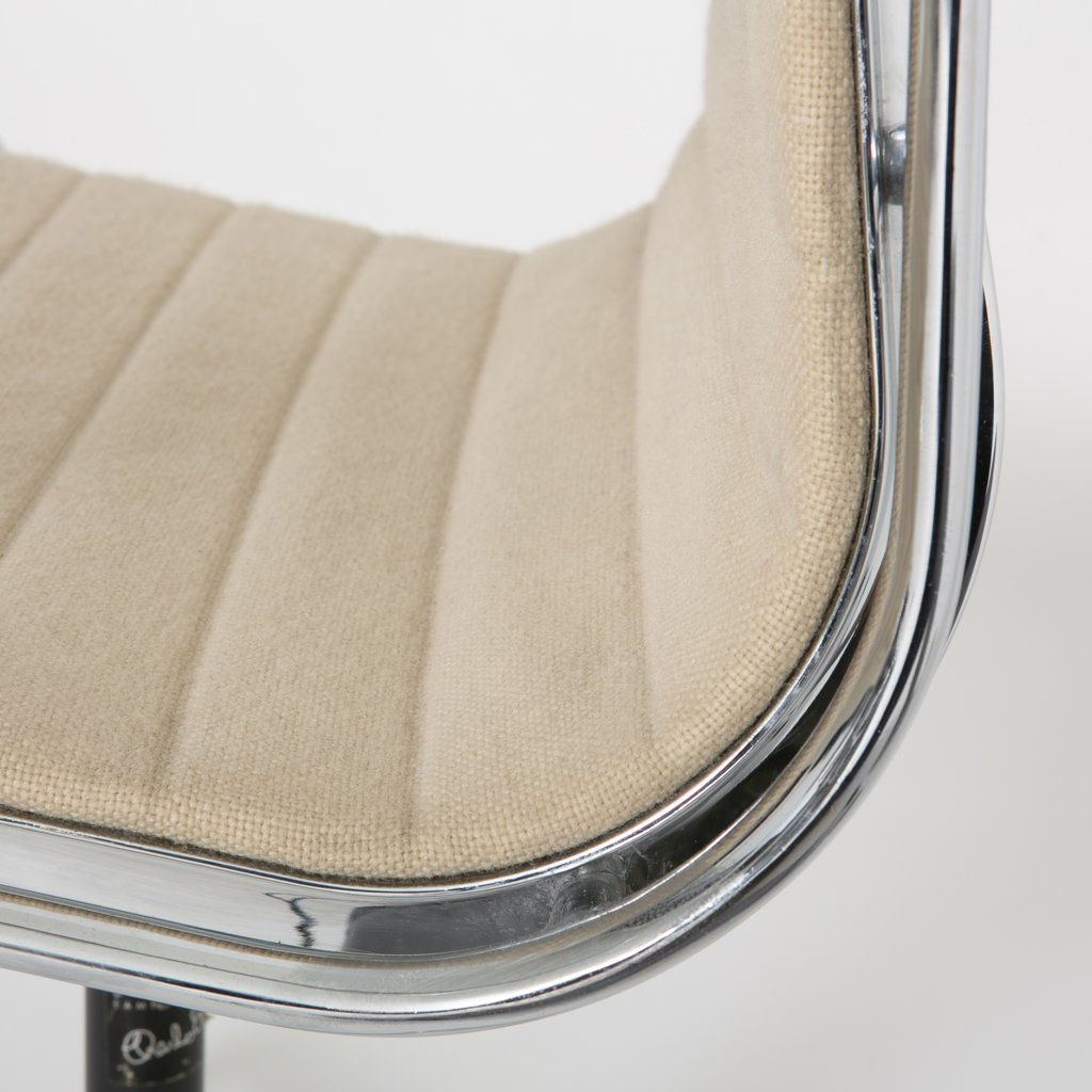 ALUMINIUM CHAIR EA 104