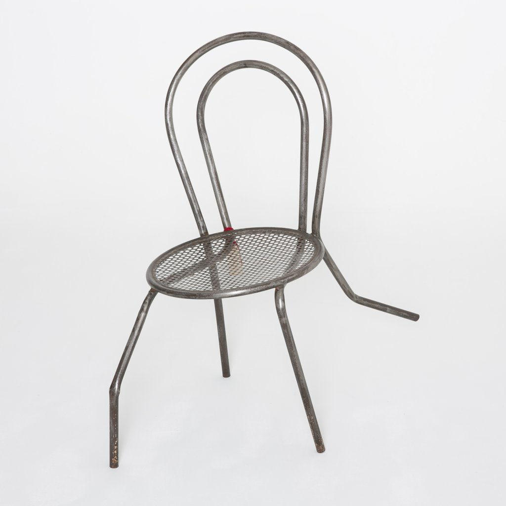 Chaise rebelle