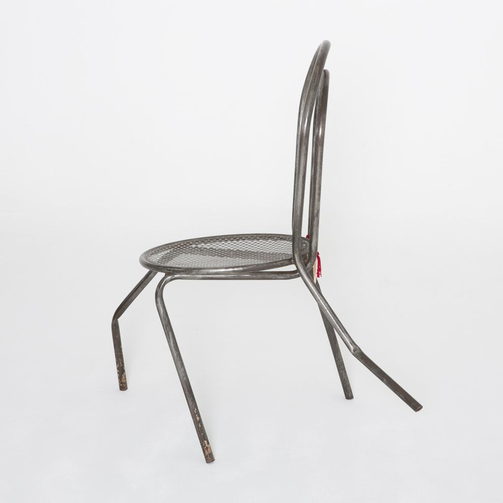 Chaise rebelle