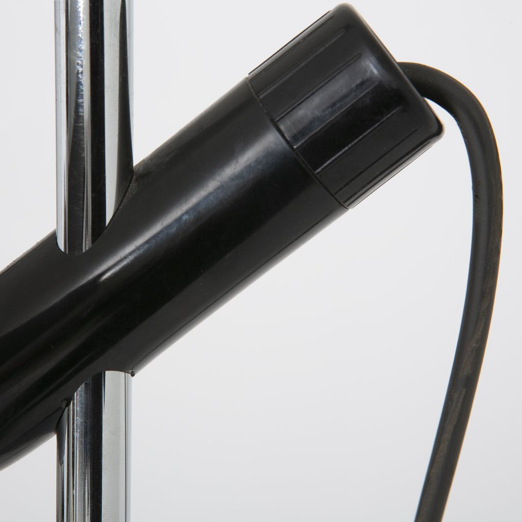 6832
