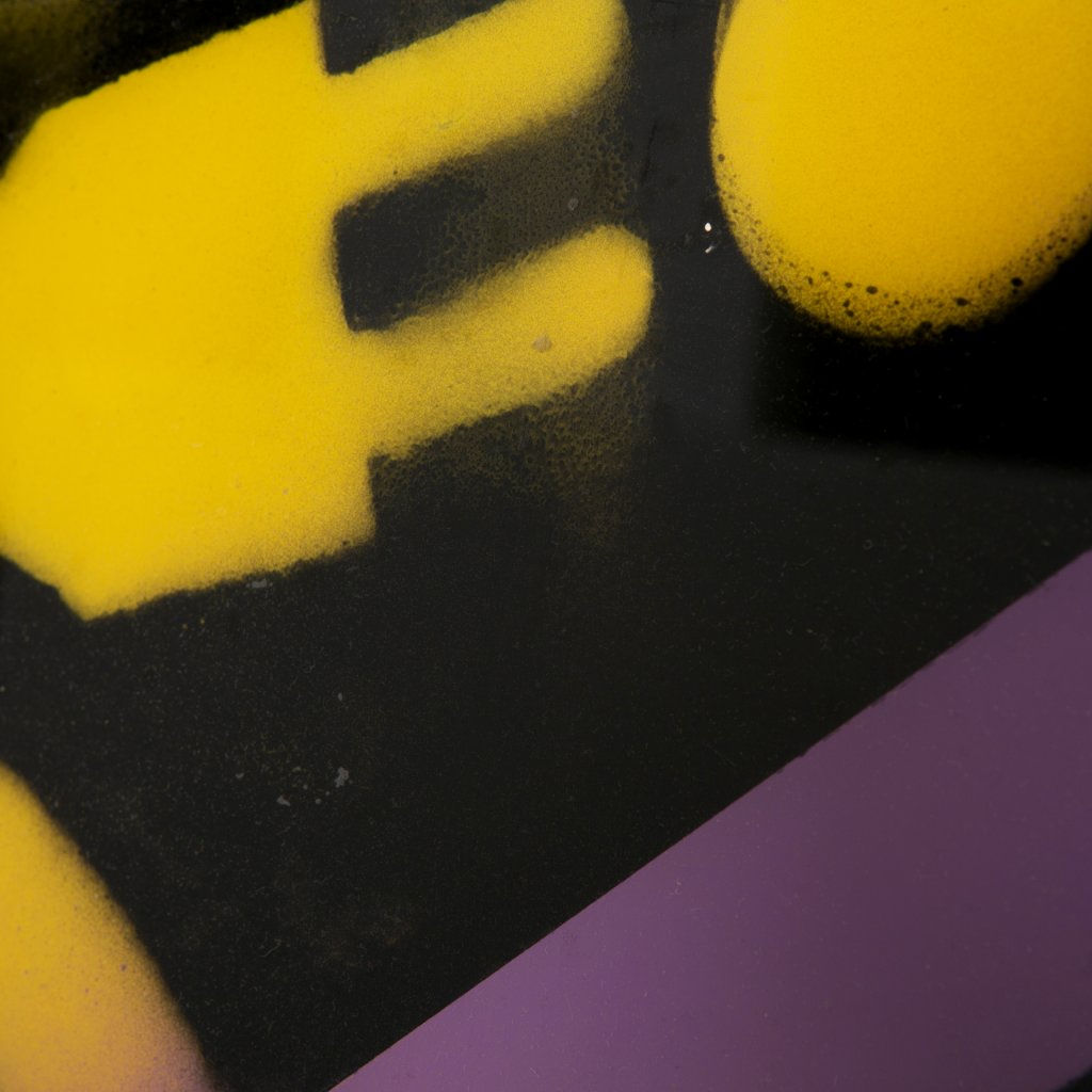 6977