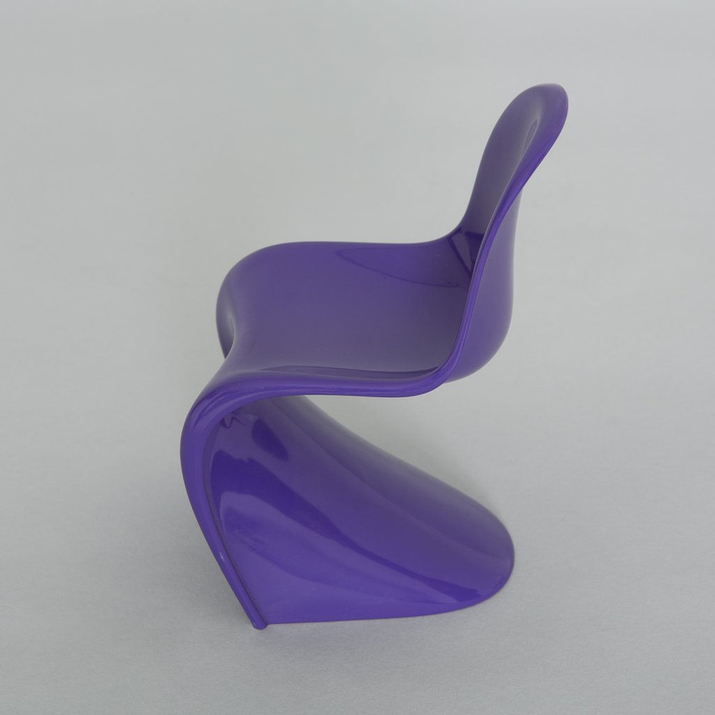 S chair